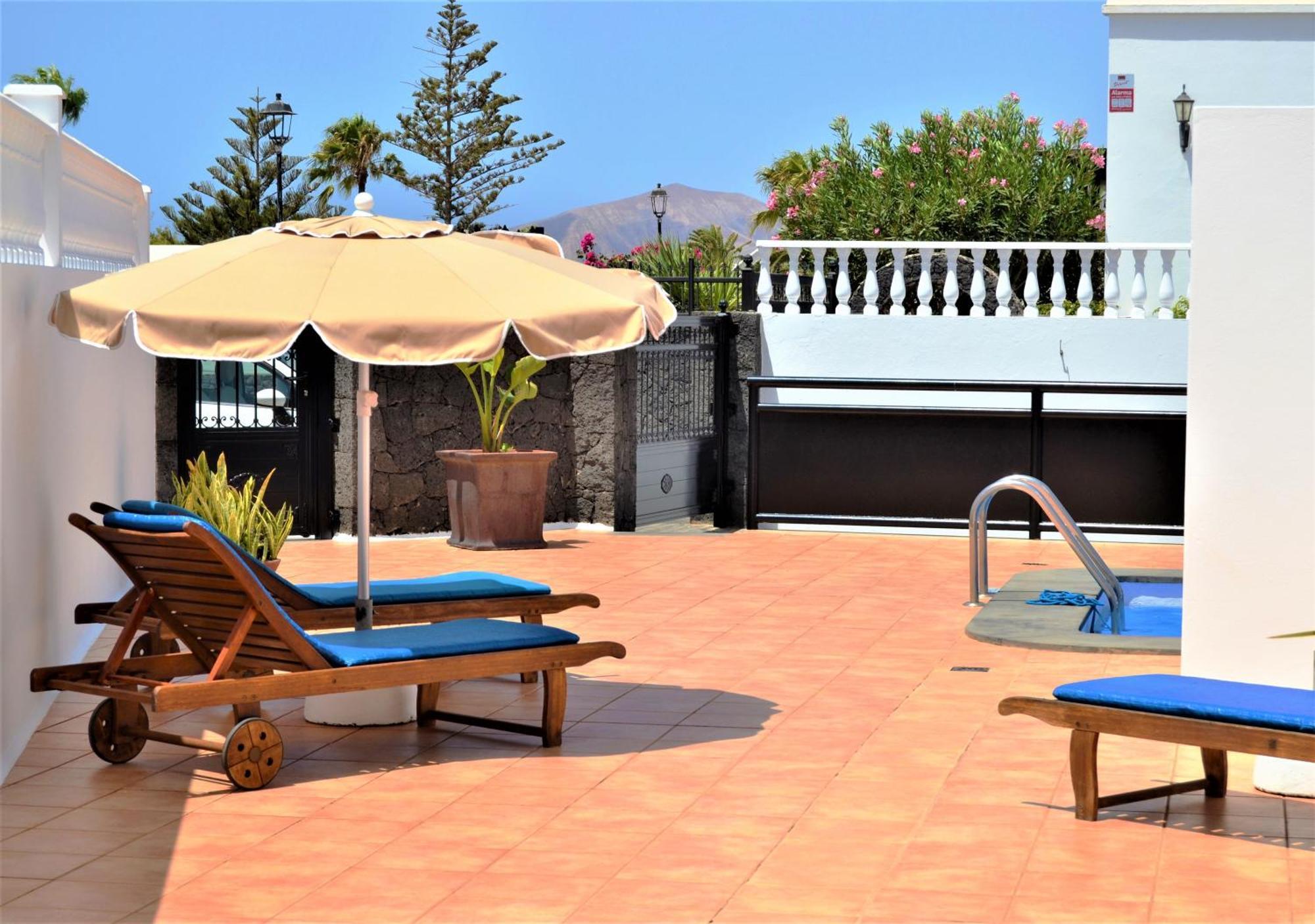 Grand Villa Famara Puerto Del Carmen Exterior photo