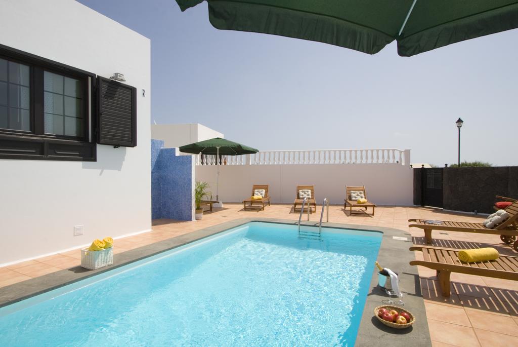 Grand Villa Famara Puerto Del Carmen Room photo